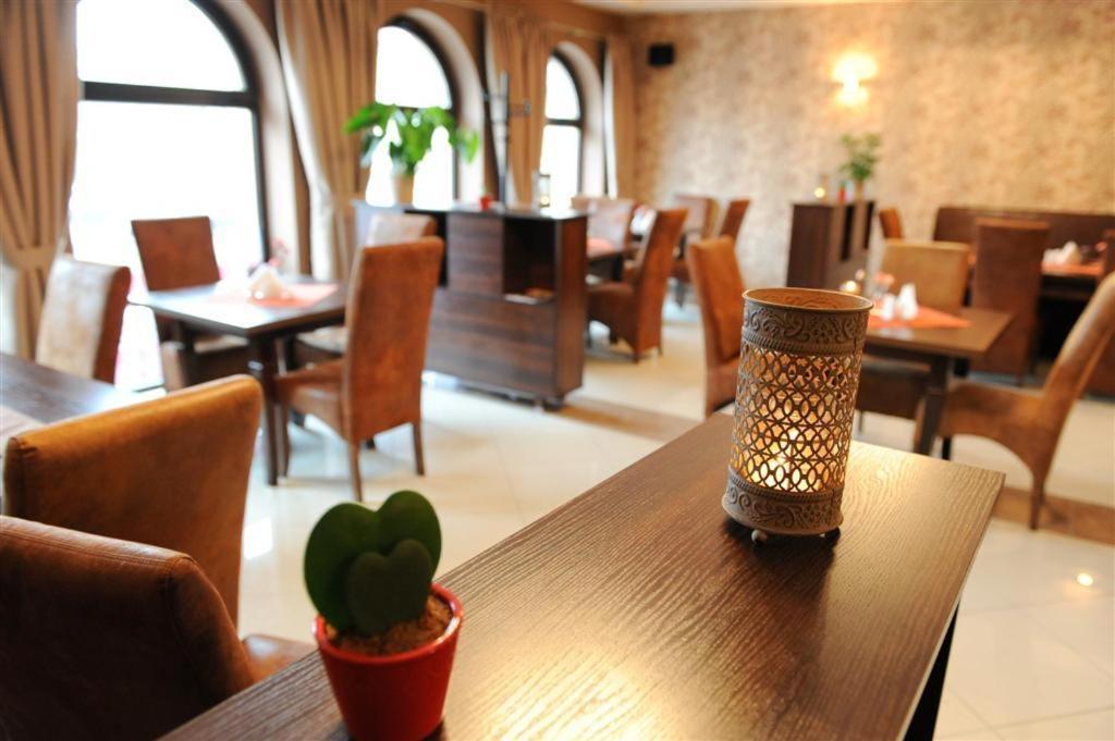Hotel Vis A Vis Ланьцут Екстер'єр фото