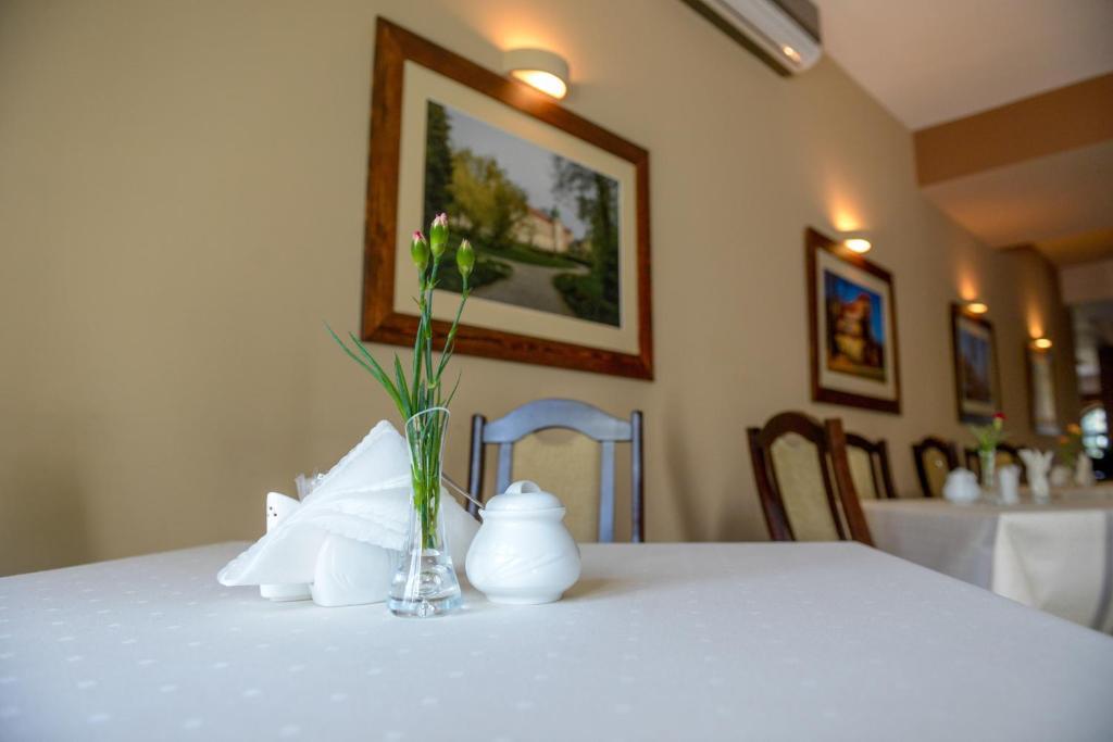 Hotel Vis A Vis Ланьцут Екстер'єр фото